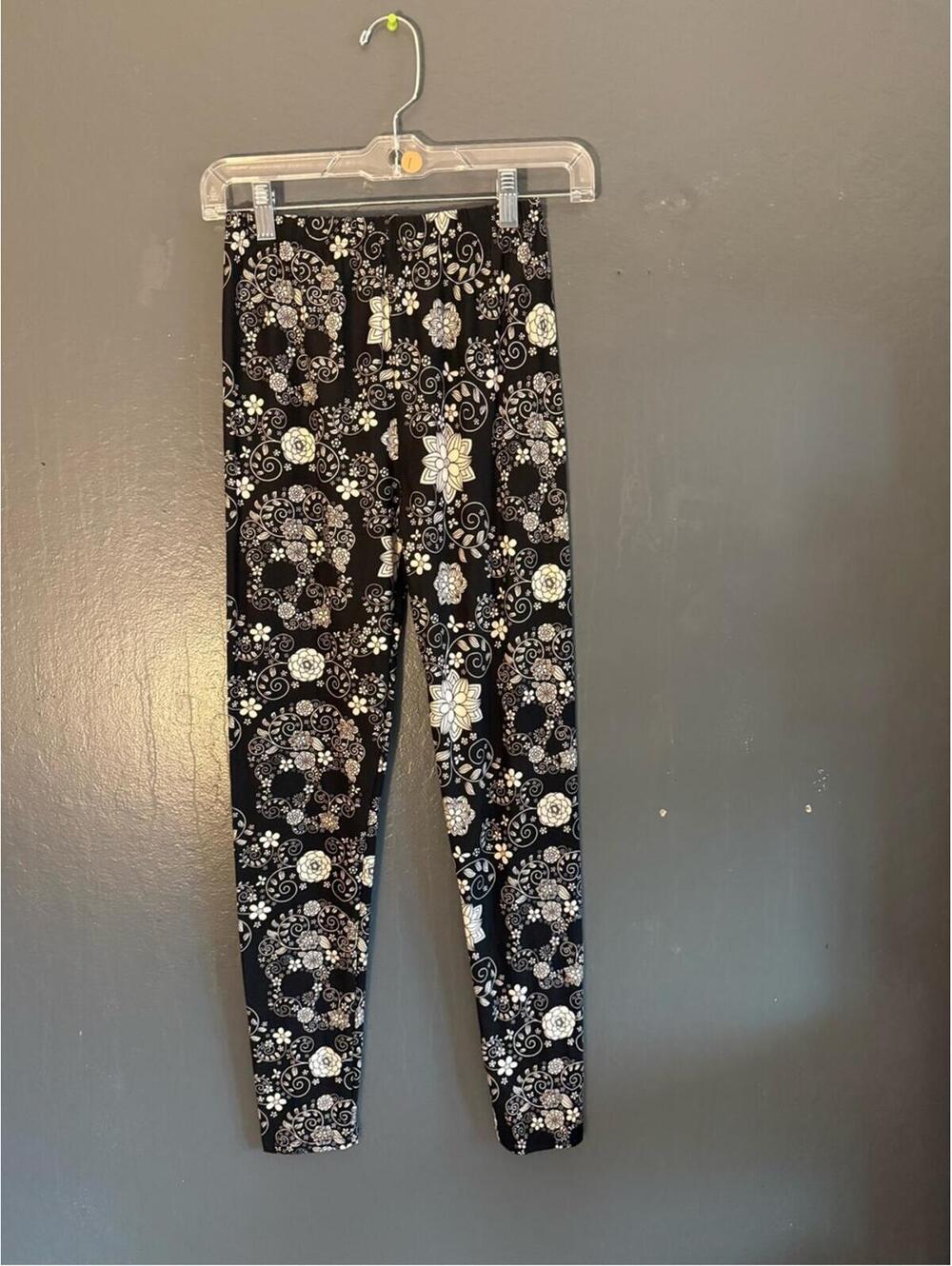 Eevee Women's Black Floral Print Leggings - New With Tags